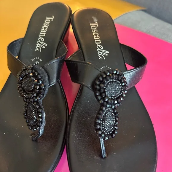 Elegant Black Sandals with Beaded Embellishment - Picture 1 of 5